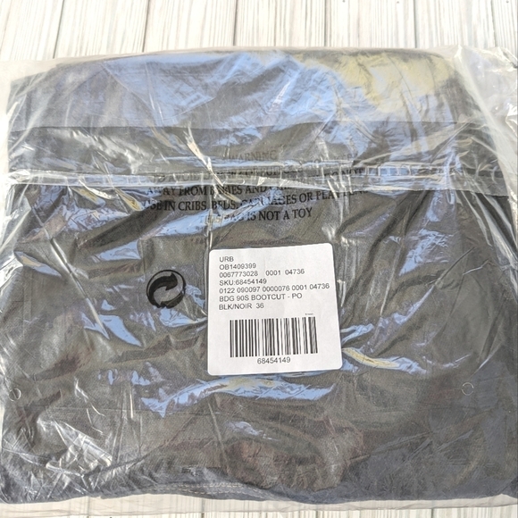 Urban Outfitters BDG 90s Mid Rise Boot Cut Jeans in Washed Black NWT - Picture 9 of 12